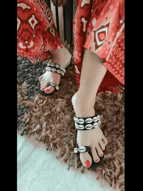 White Shell Open Toe Sandals - cunei